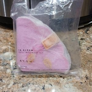 AVON In Bloom Nail Implement Kit Nail Buffer, Clipper, Emery, Scissors, Case NEW